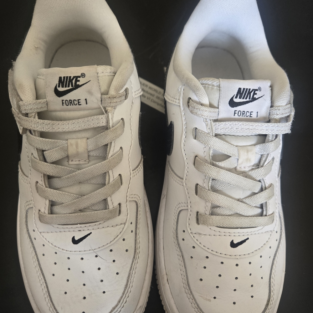 Nike Kids White and Black Sneakers - Picture 2 of 3